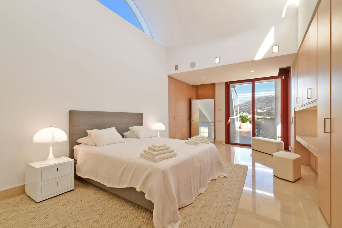 7 Bedroom Villa in Marbella - Photo 4