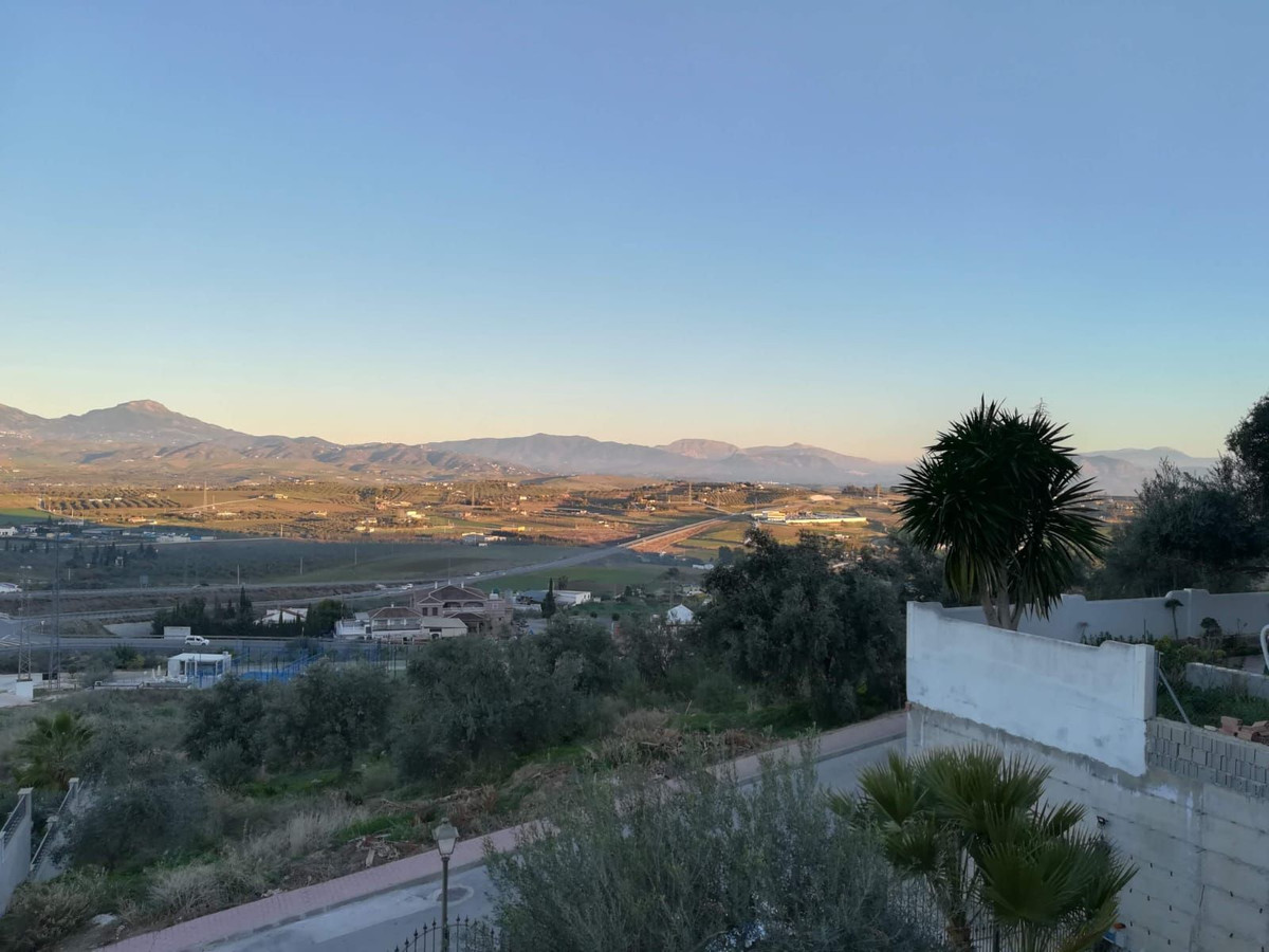 4 Bedroom Villa in Coín - Photo 3