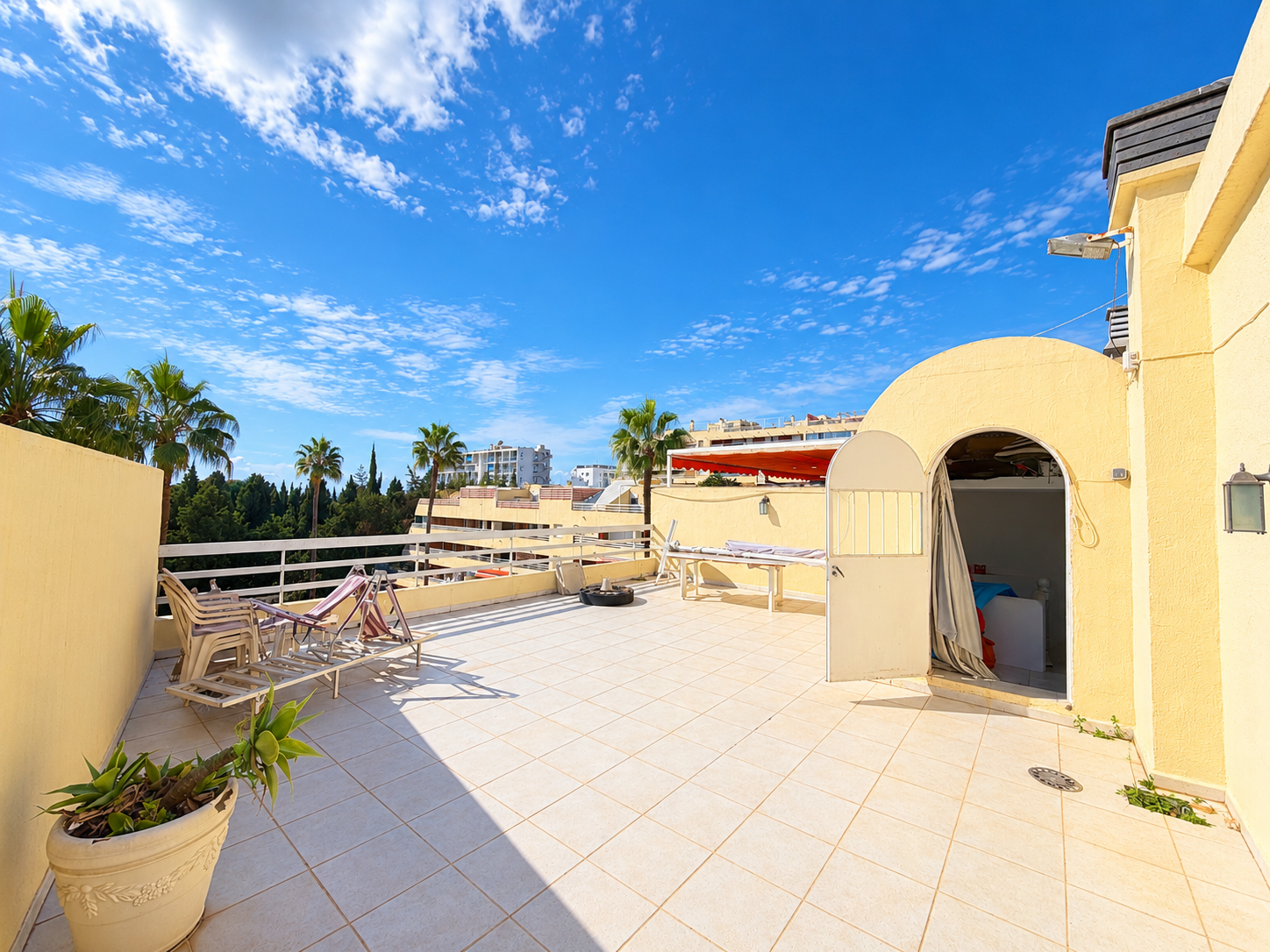 Piso de 4 dormitorios con piscina en Málaga – Foto 24