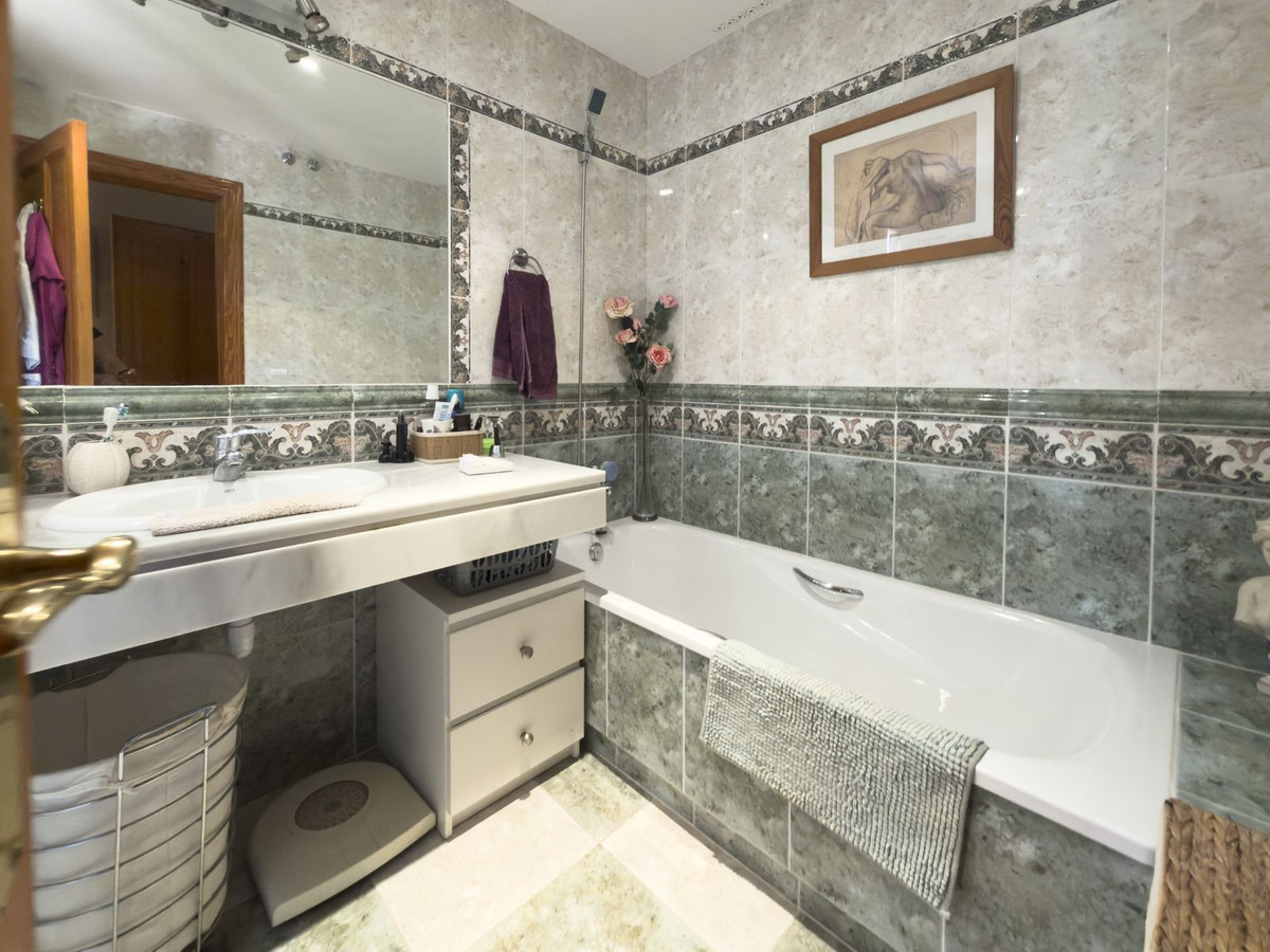 4 Bedroom Villa in Coín - Photo 21