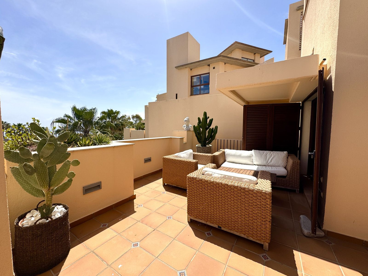 2 Bedroom Penthouse in Estepona - Photo 22
