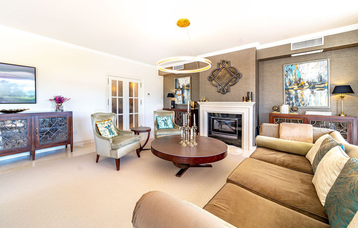 4 Bedroom Villa in Estepona - Photo 8