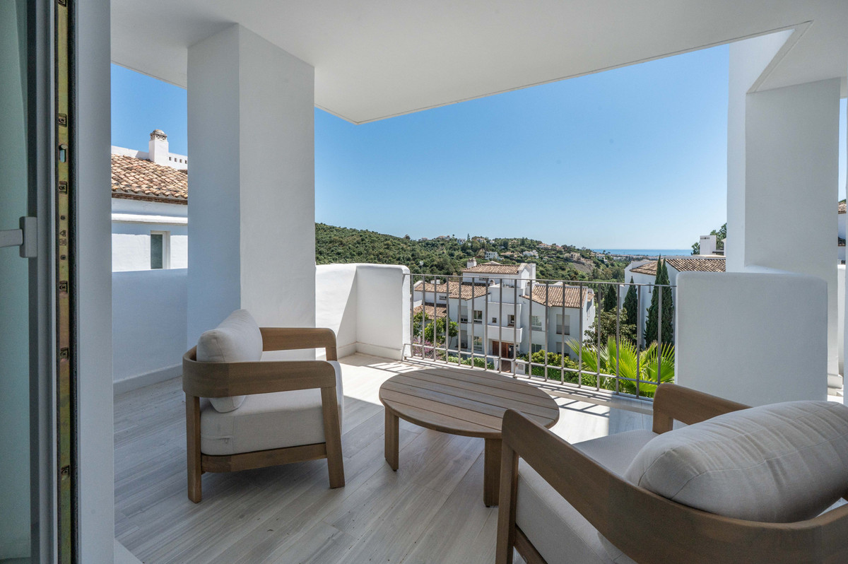 3 Bedroom Apartment in Benahavís - Photo 13