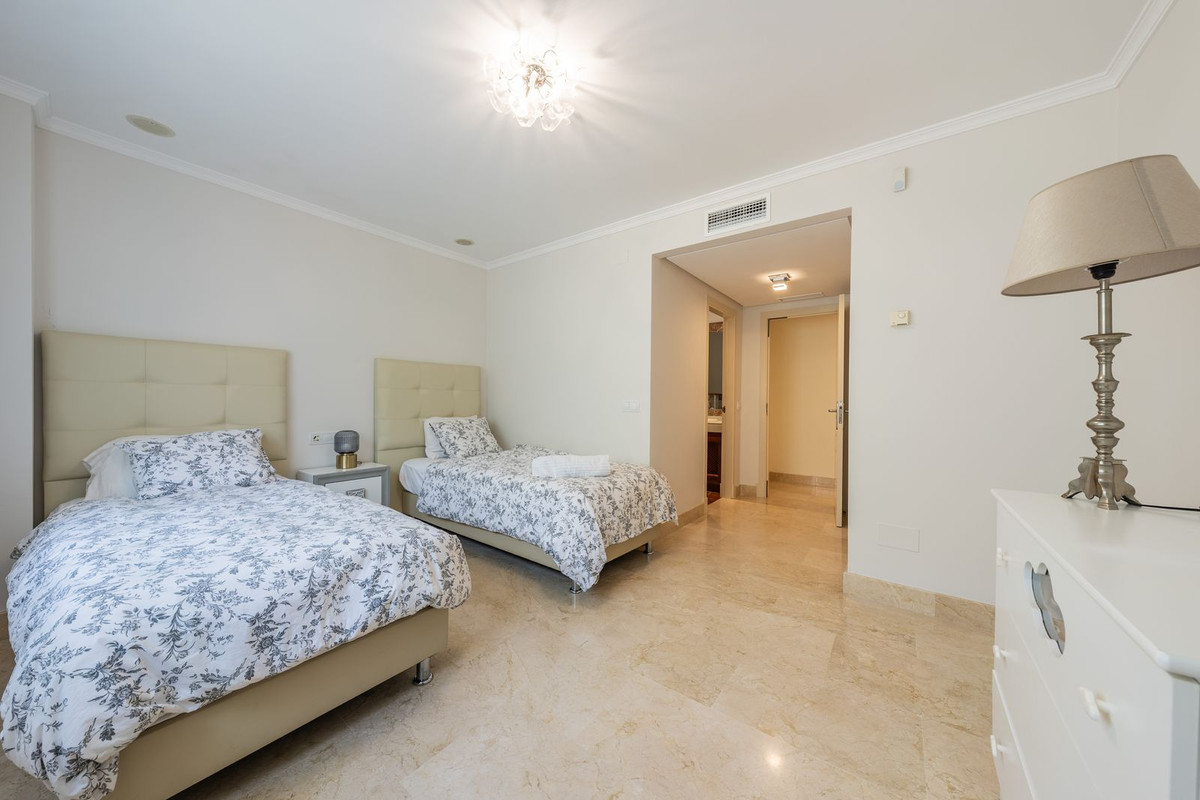 2 Bedroom Apartment in Marbella - Photo 15