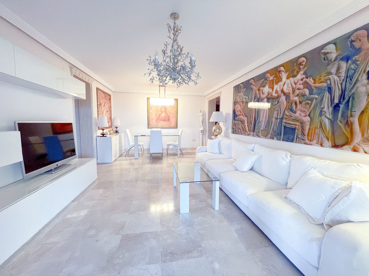 3 Bedroom Apartment in San Pedro de Alcántara - Photo 8
