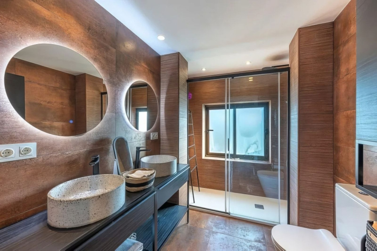 3 Bedroom Penthouse in Estepona - Photo 9