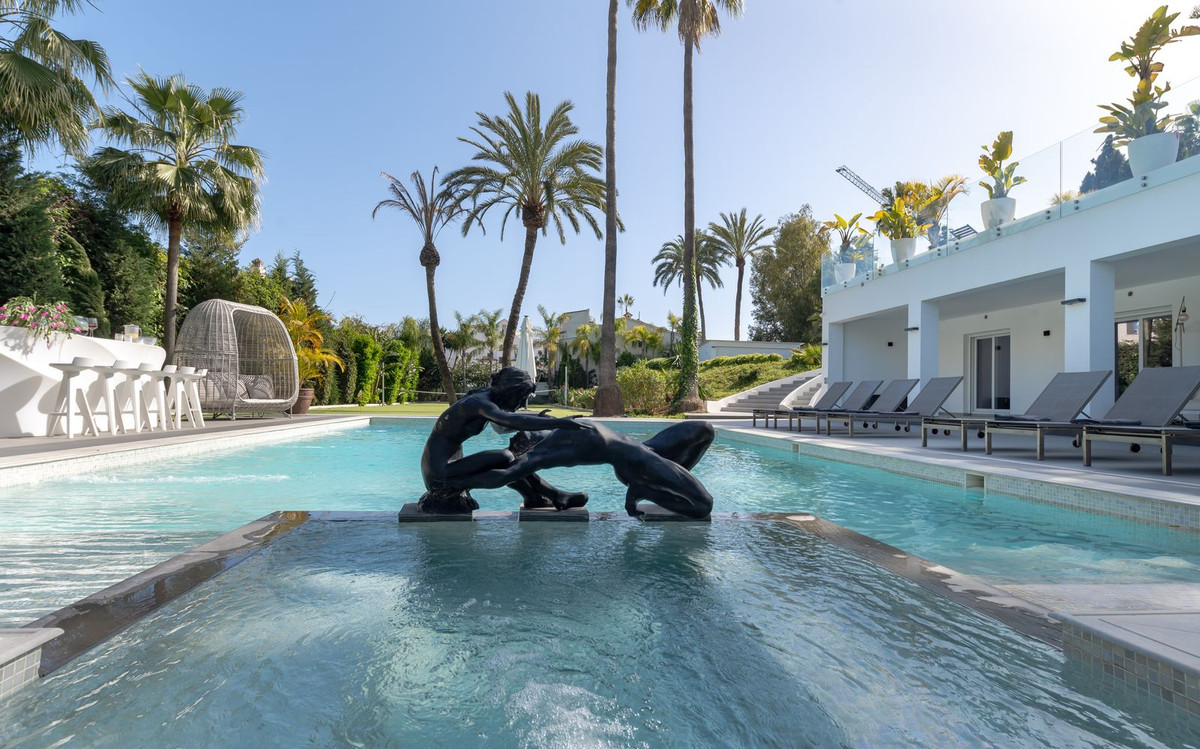 6 Bedroom Villa in Estepona - Photo 10