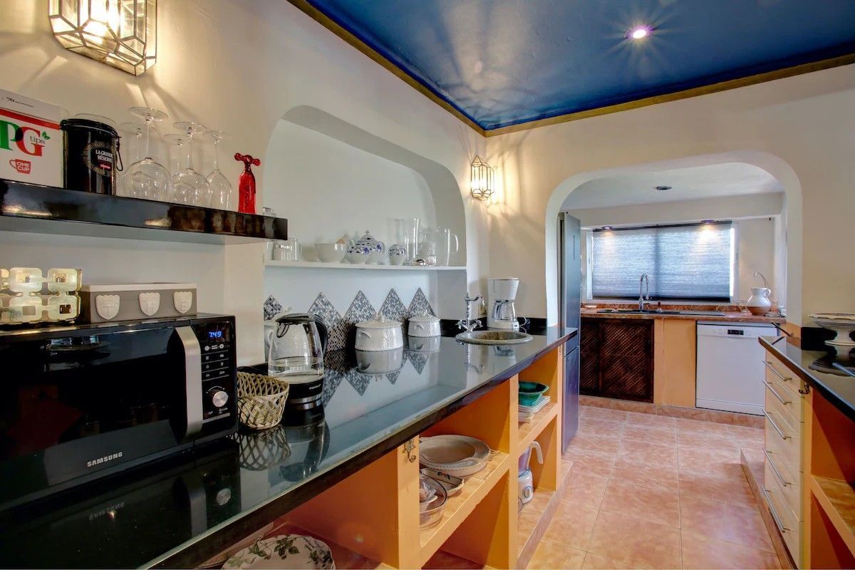 6 Bedroom Villa in Marbella - Photo 11