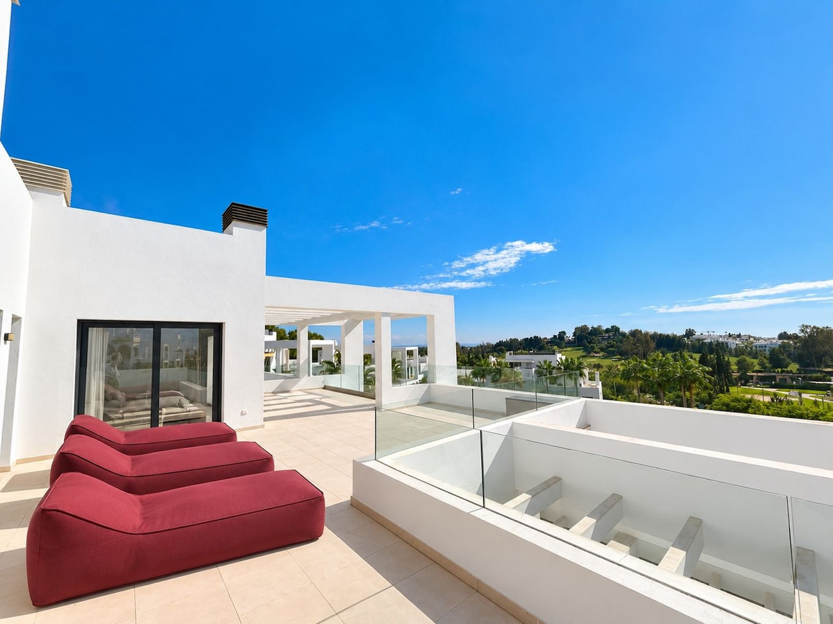 3 Bedroom Penthouse in Benahavís - Photo 23