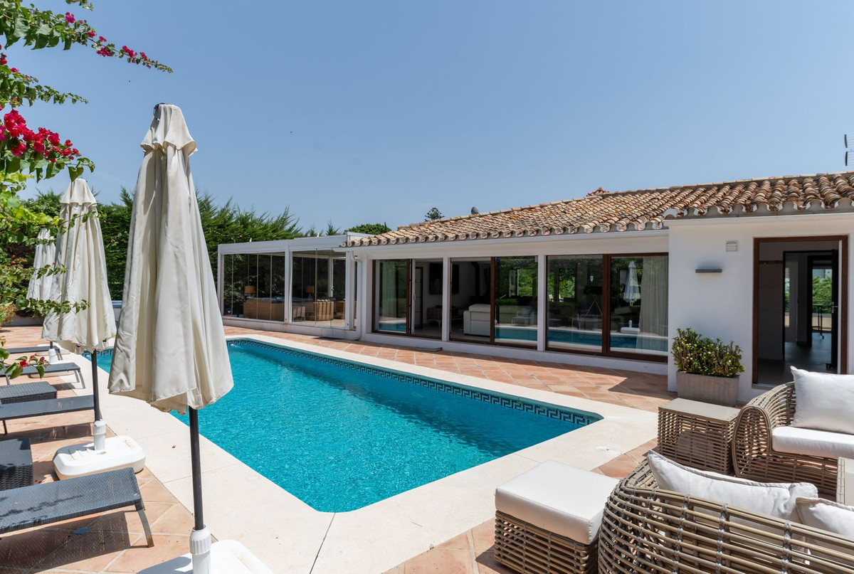8 Bedroom Villa in San Pedro de Alcántara - Photo 17