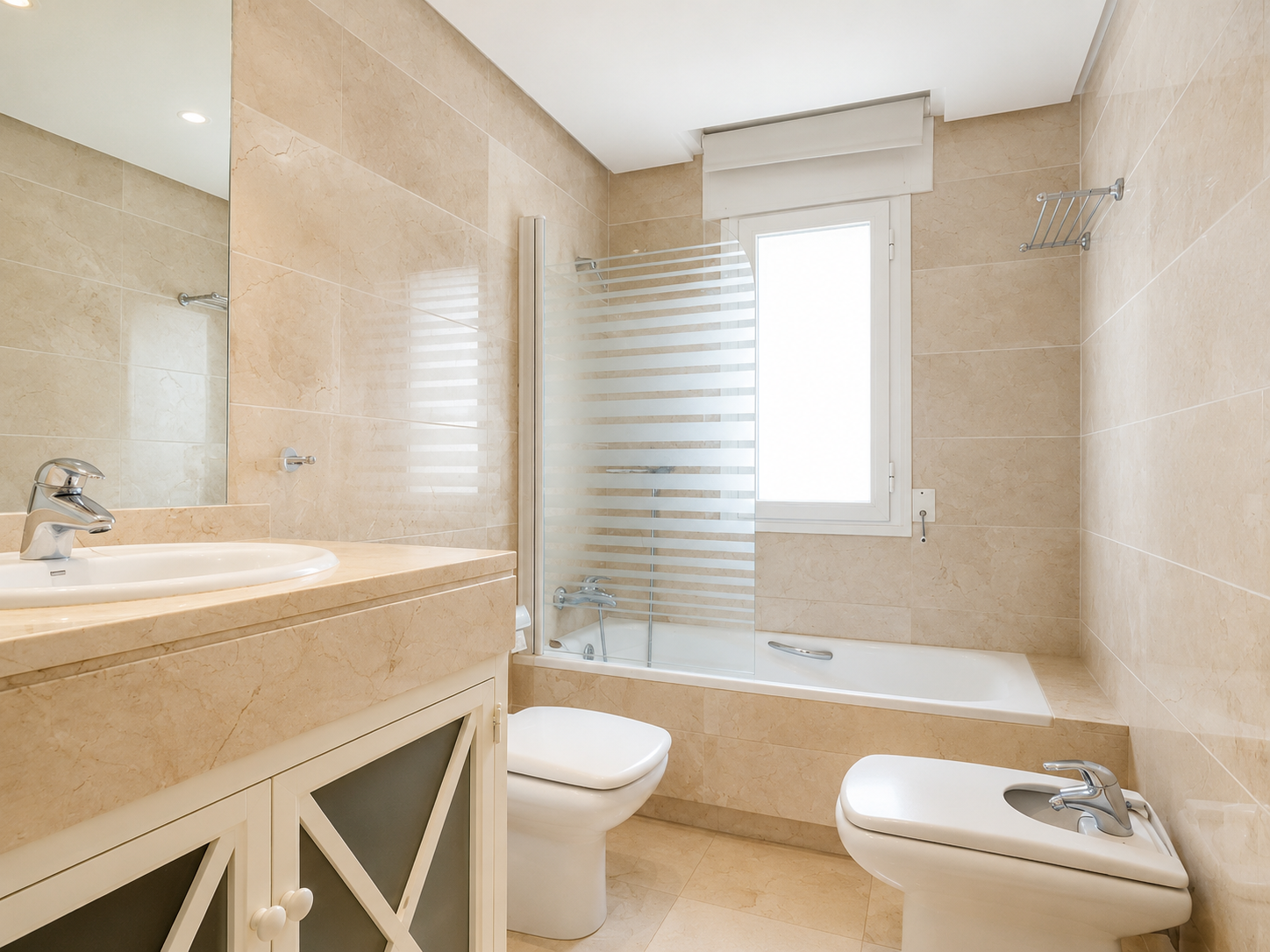 Piso de 2 dormitorios con piscina en Málaga – Foto 12