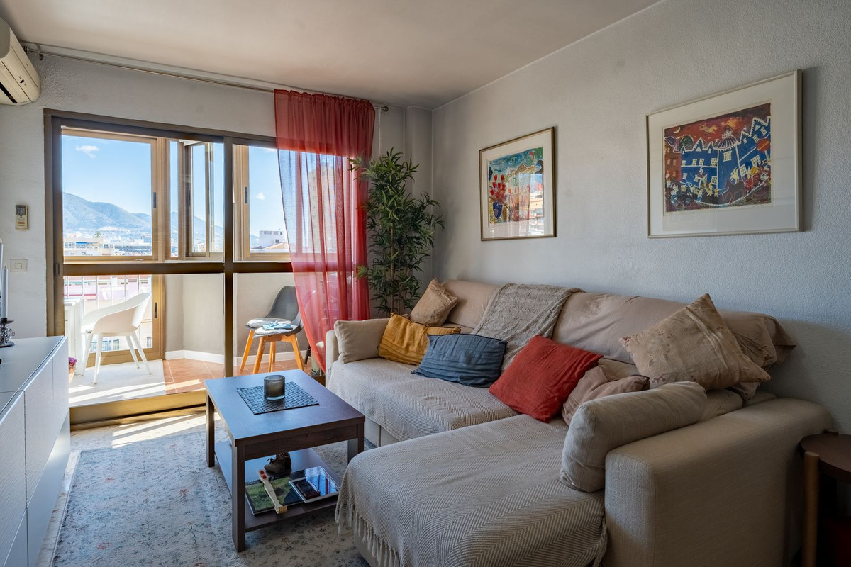 2 Bedroom Apartment in Fuengirola - Photo 10