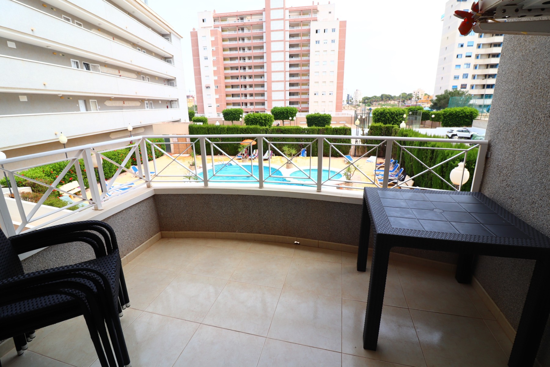 Apartamento com 2 quartos com piscina em Alicante, Espanha – Foto 4