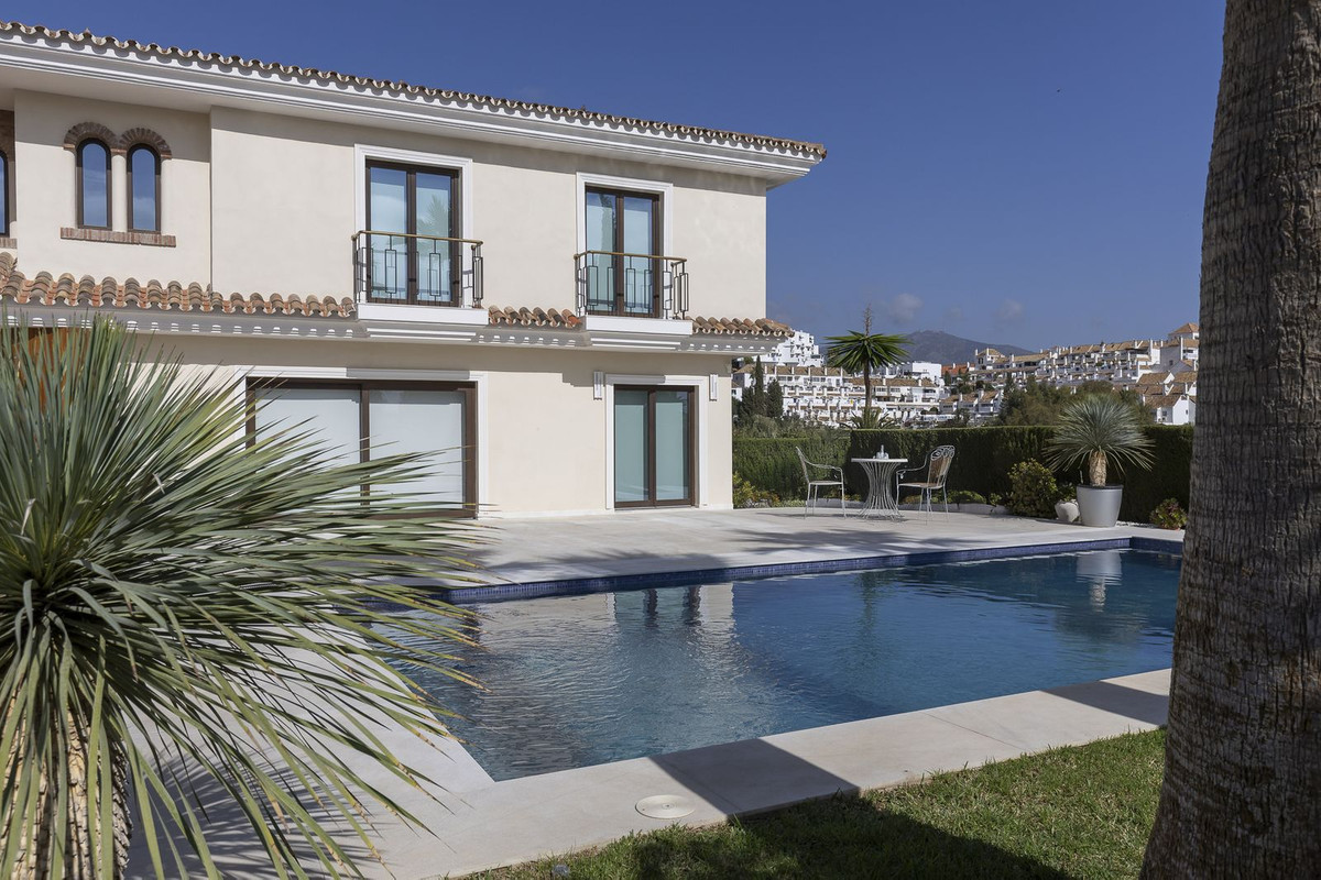 6 Bedroom Villa in Mijas - Photo 2