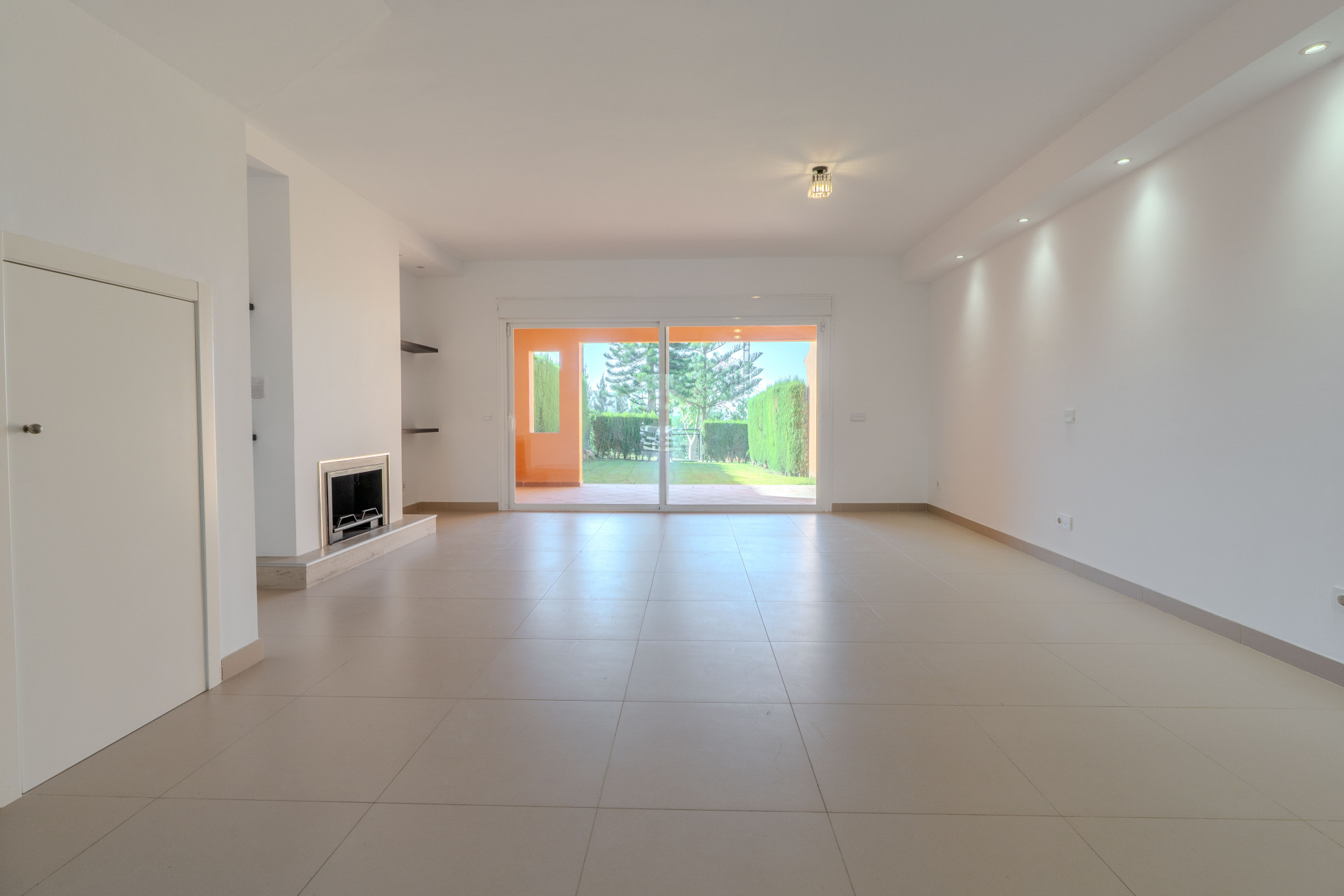 3 Bedroom Townhouse in Estepona - Photo 10