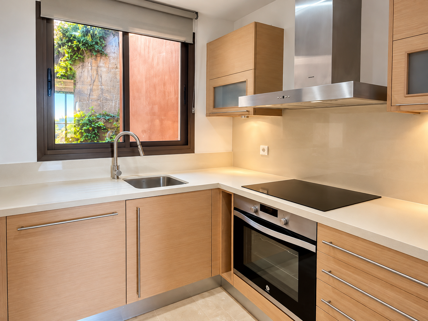 2 Bedroom Apartment in Benahavís - Photo 4