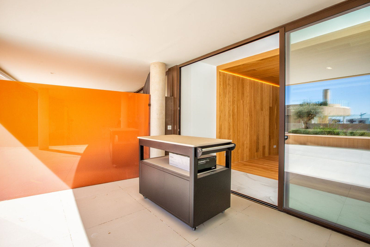 2 Bedroom Apartment in Fuengirola - Photo 16