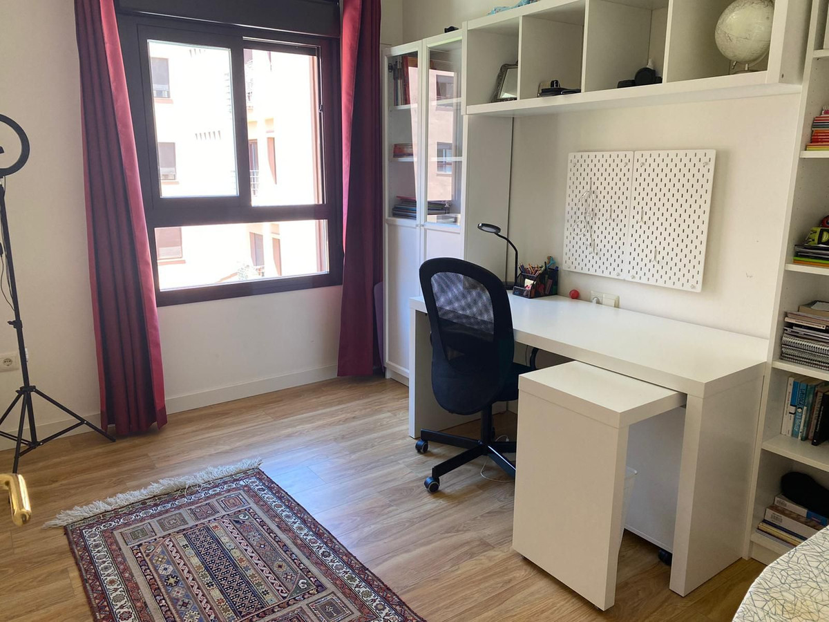 4 Bedroom Apartment in Benalmádena - Photo 18