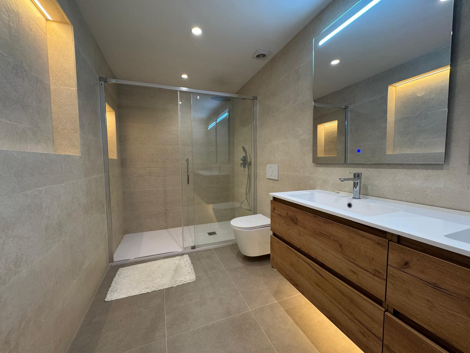 2 Bedroom Apartment in Estepona - Photo 12