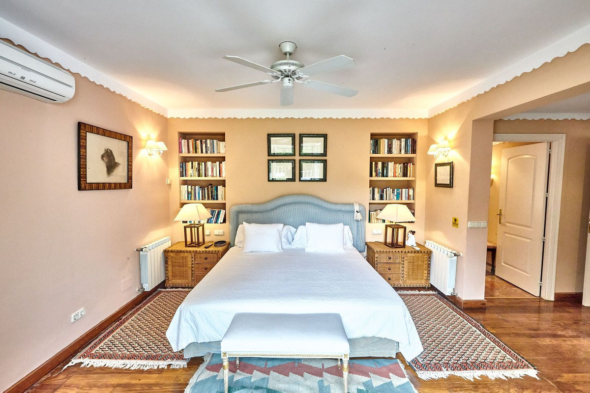 7 Bedroom Villa in San Pedro de Alcántara - Photo 9