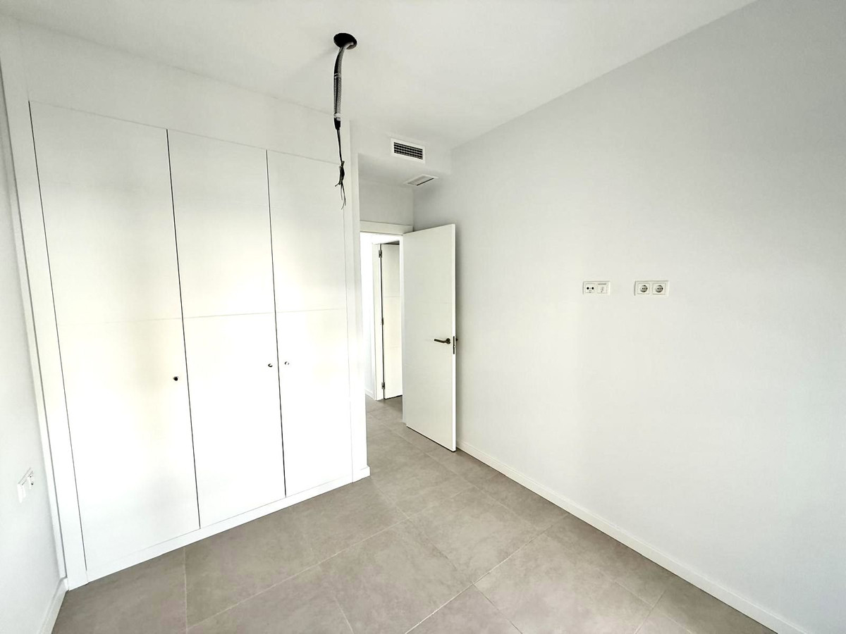 2 Bedroom Penthouse in Estepona - Photo 10