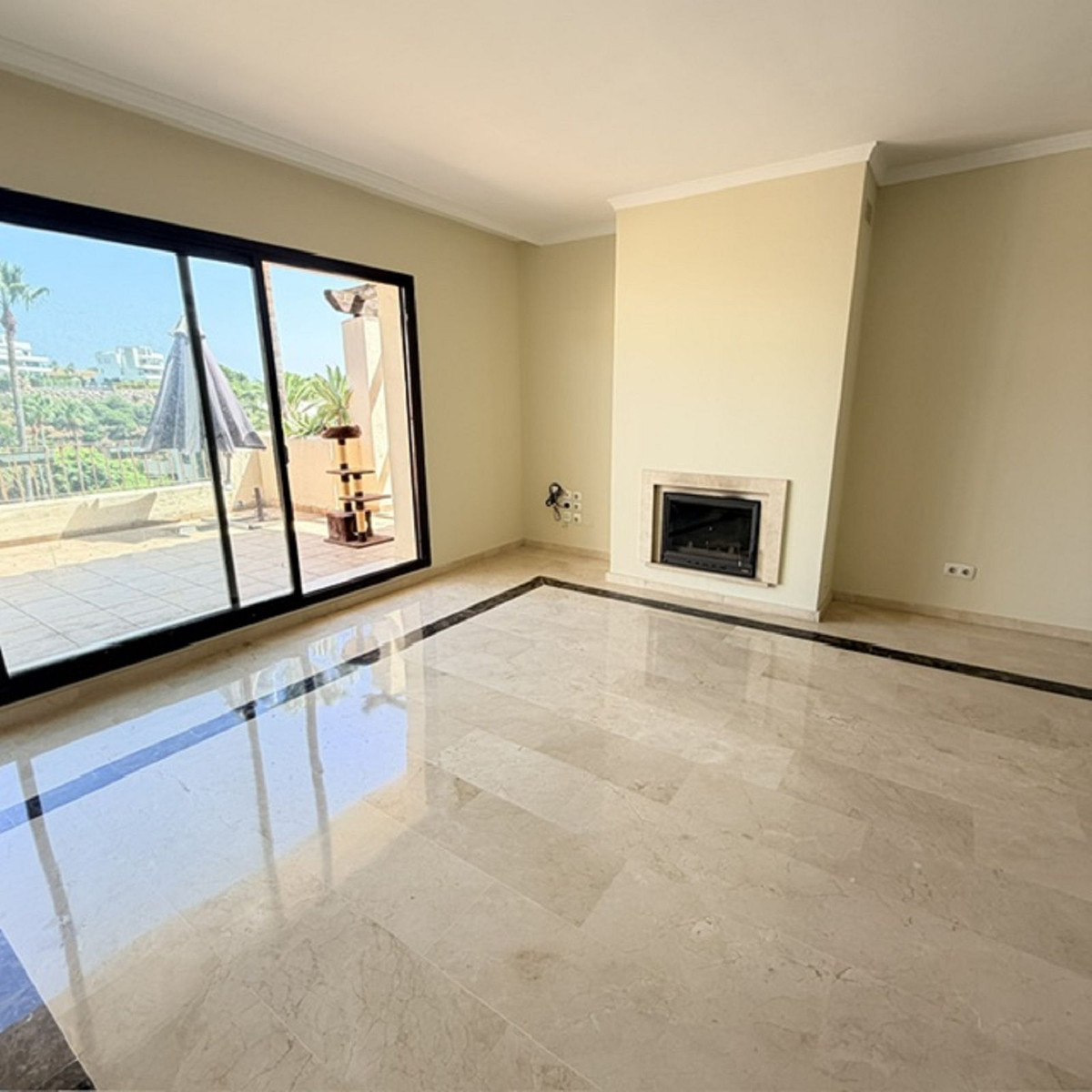 3 Bedroom Penthouse in Benahavís - Photo 19