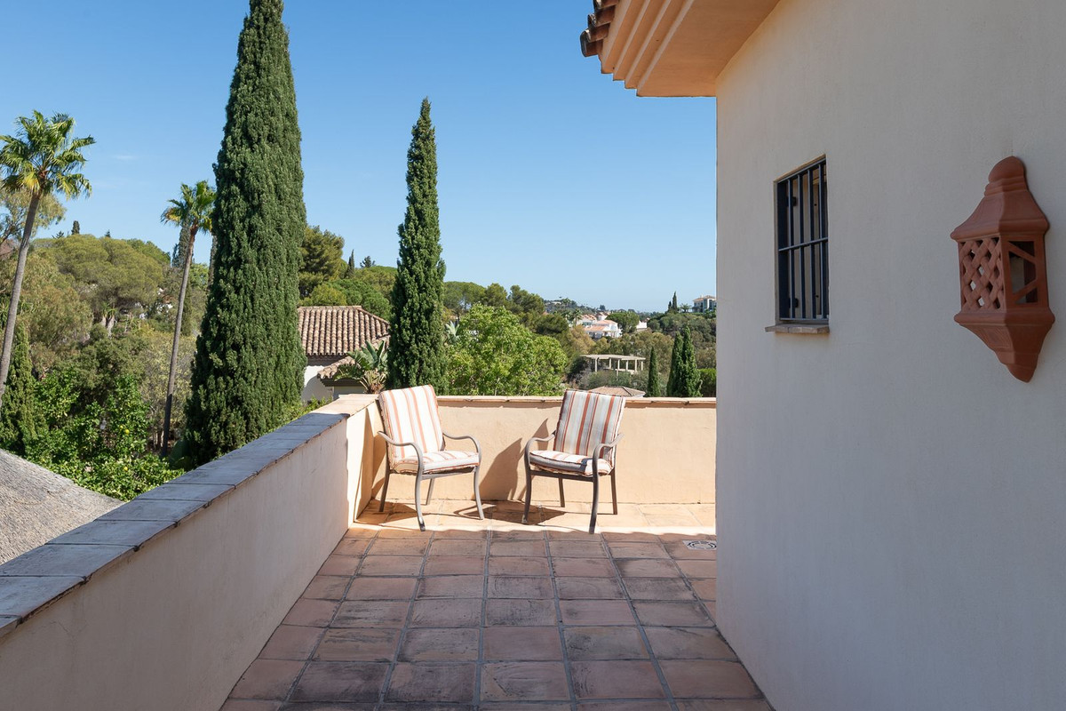 5 Bedroom Villa in Marbella - Photo 37