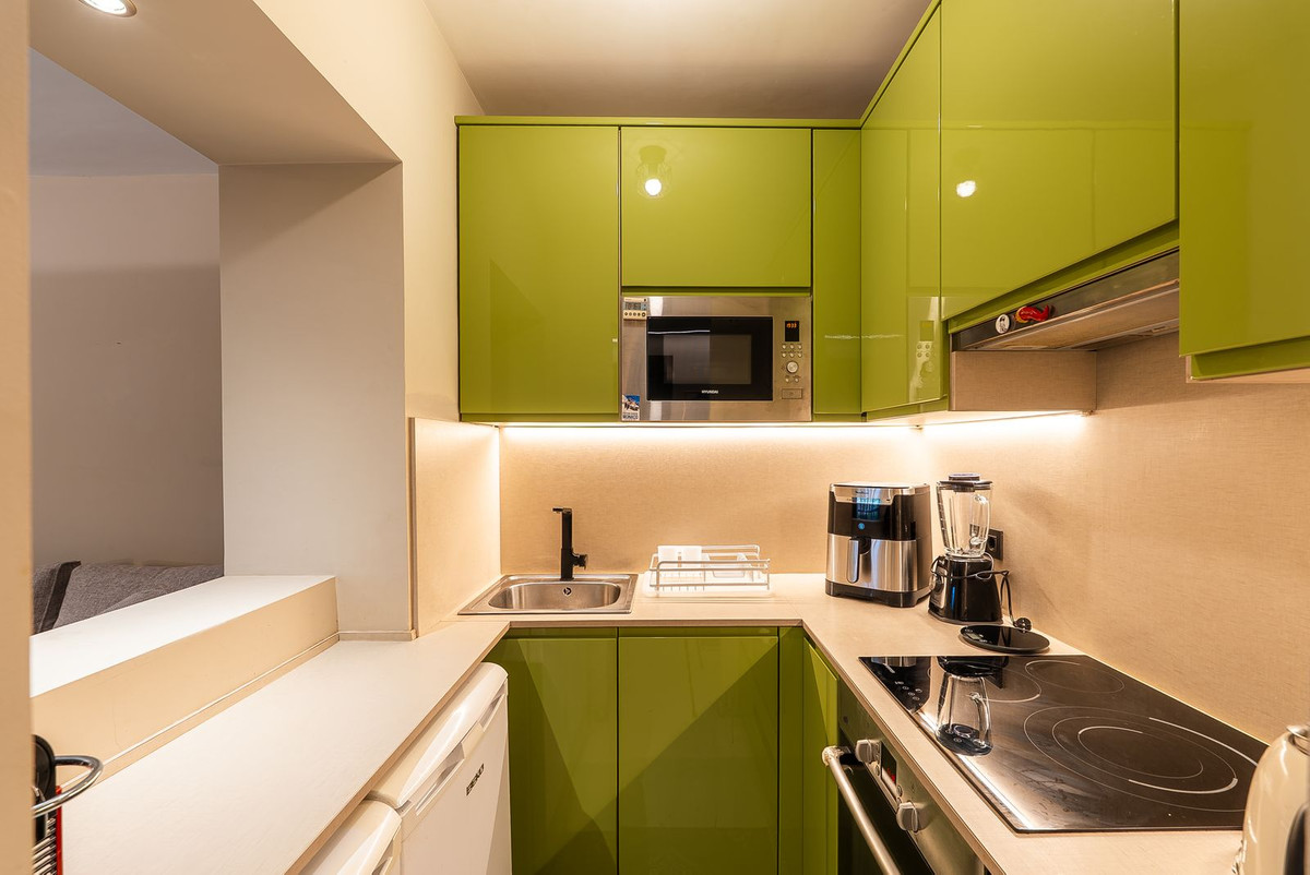 1 Bedroom Apartment in Estepona - Photo 7