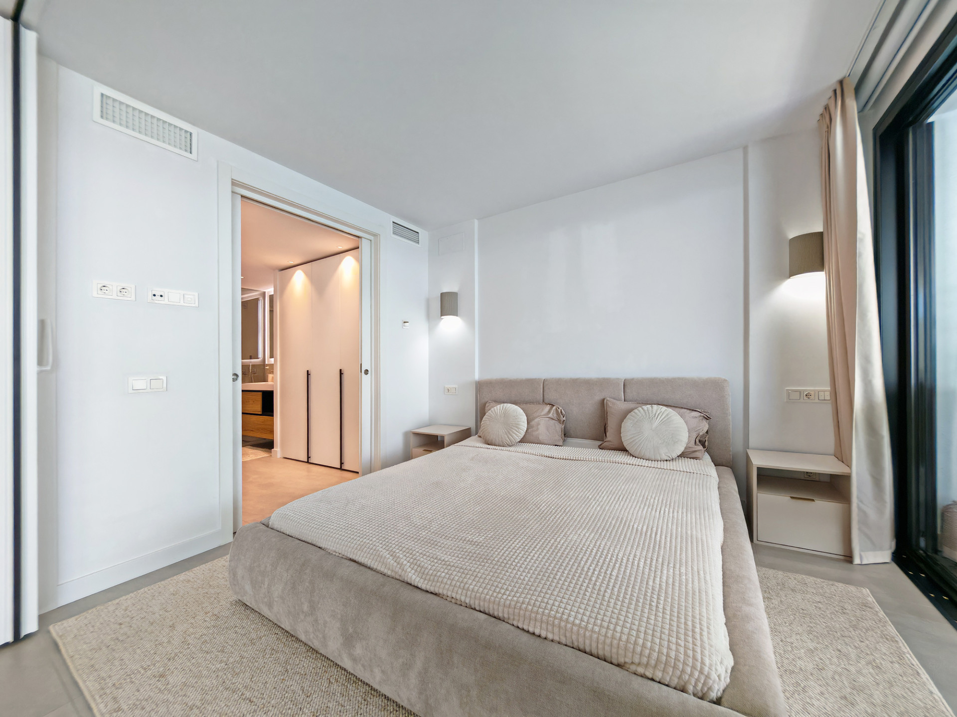 2 Bedroom Apartment in Benalmádena - Photo 8