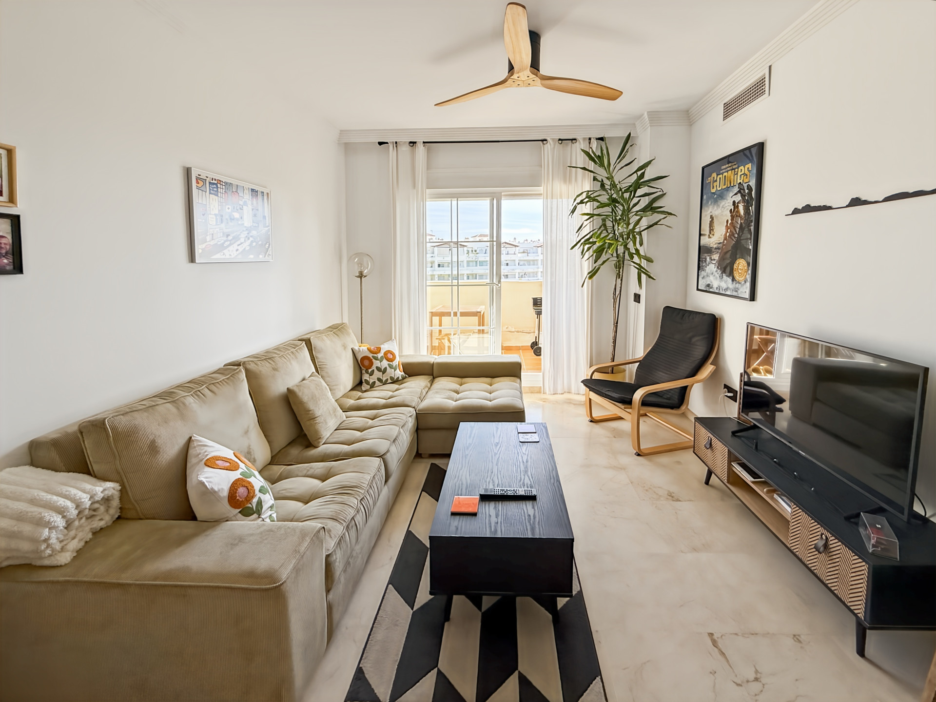 2 Bedroom Apartment in Benalmádena - Photo 13
