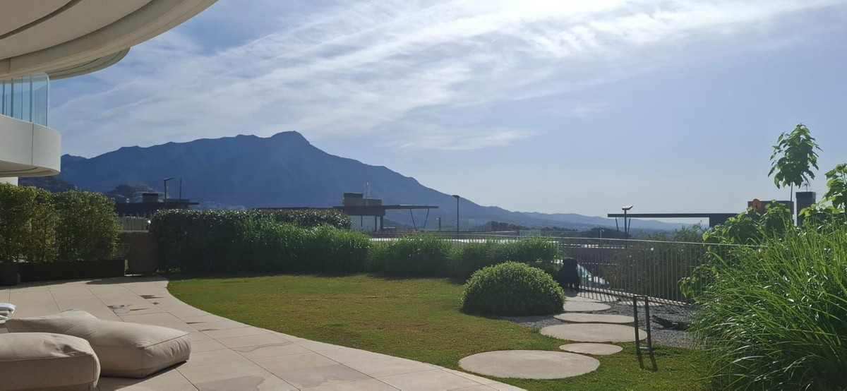 3 Bedroom Apartment in Benahavís - Photo 3