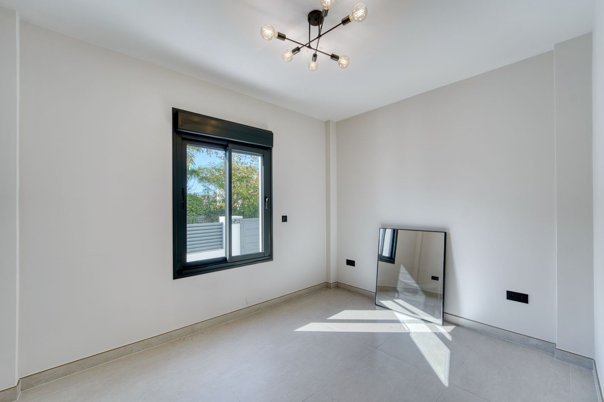 5 Bedroom Villa in Marbella - Photo 15