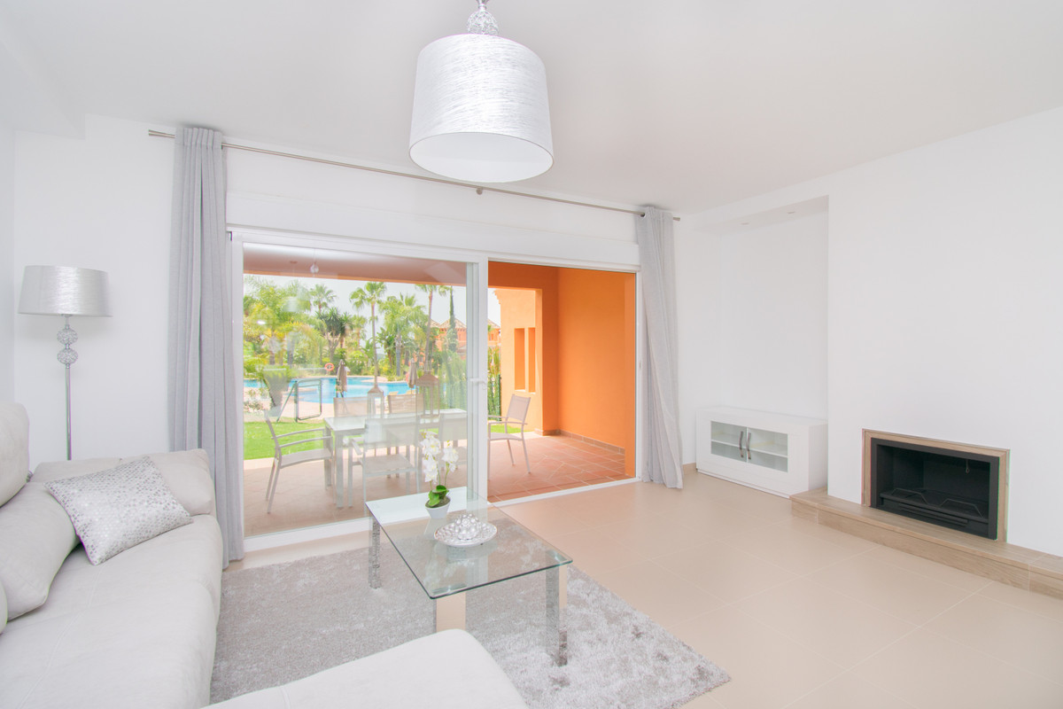 3 Bedroom Townhouse in Estepona - Photo 3