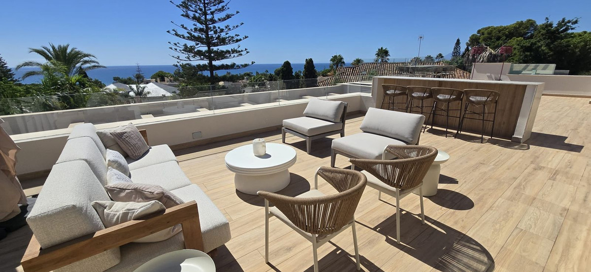 5 Bedroom Villa in Marbella - Photo 4