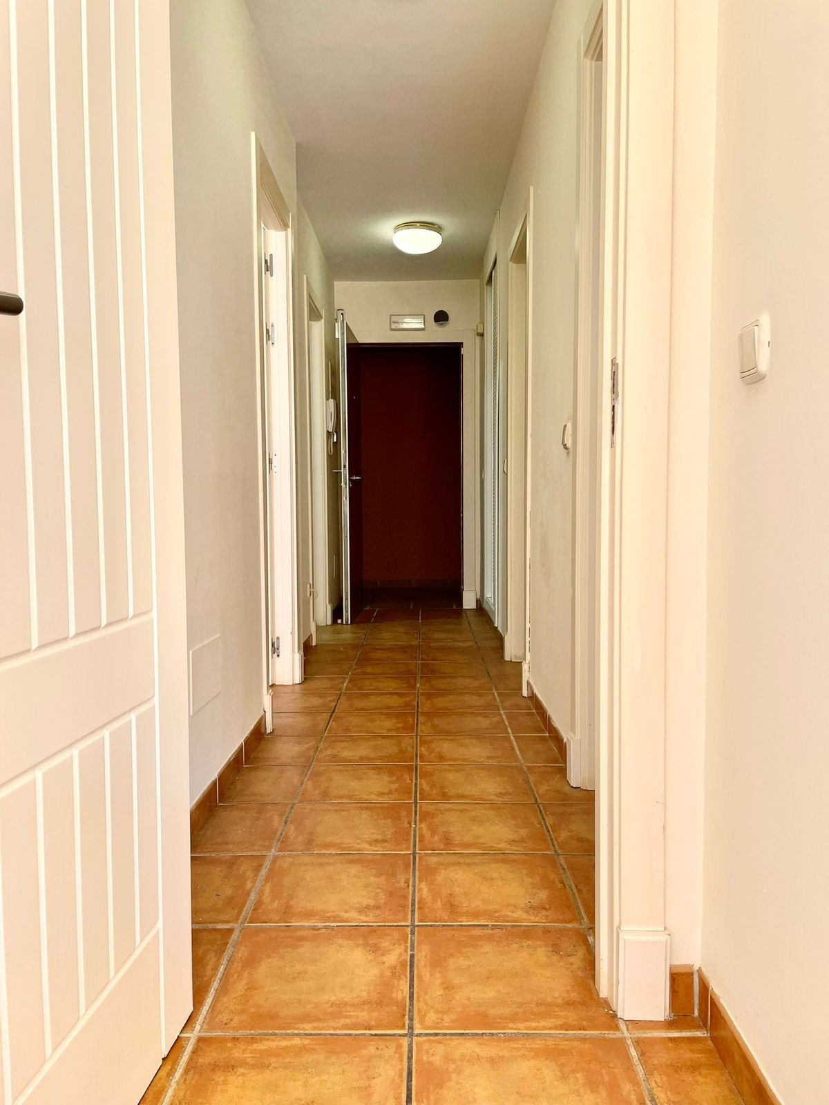 1 Bedroom Apartment in Benahavís - Photo 3