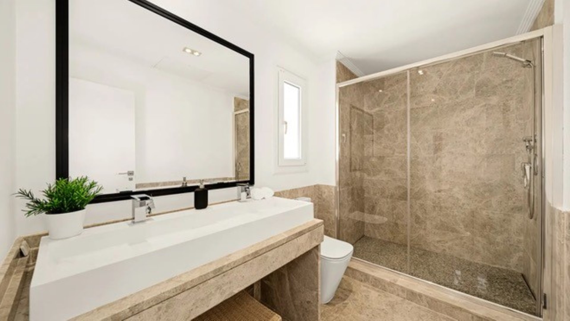 4 Bedroom Villa in Marbella - Photo 16