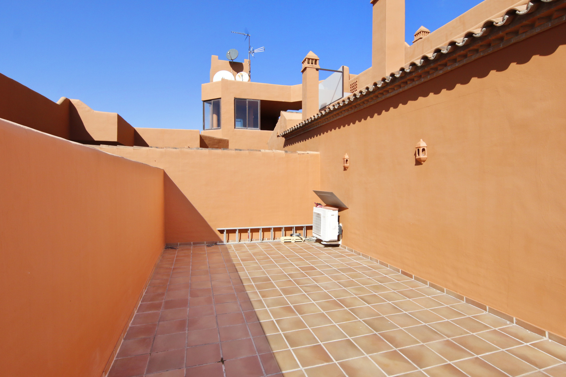 2 Bedroom Penthouse in Estepona - Photo 12