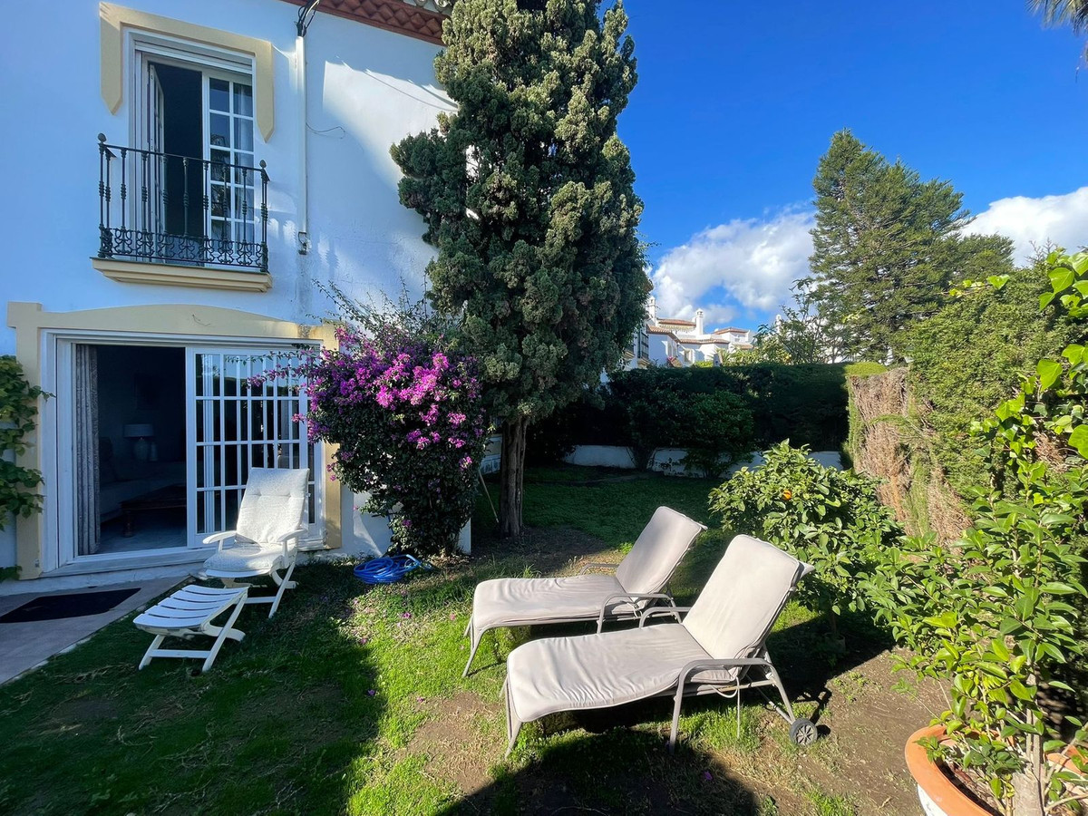 3 Bedroom Villa in Estepona - Photo 2
