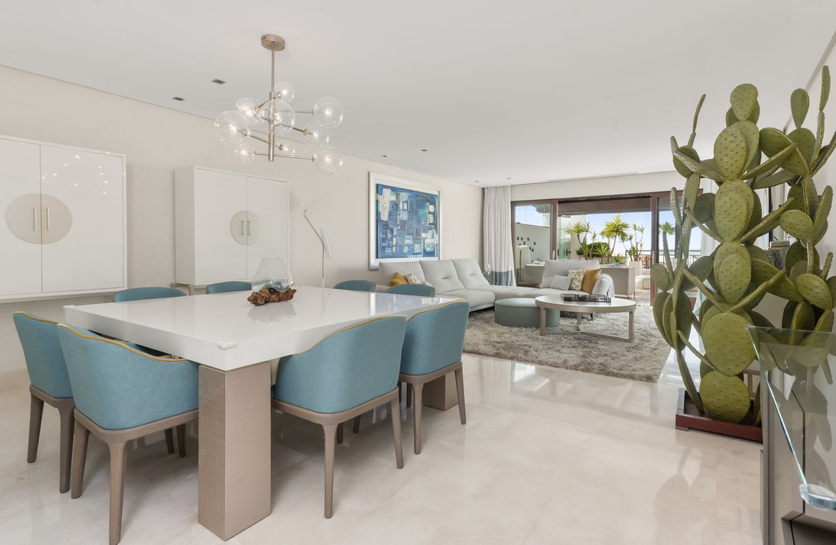 3 Bedroom Apartment in Estepona - Photo 13