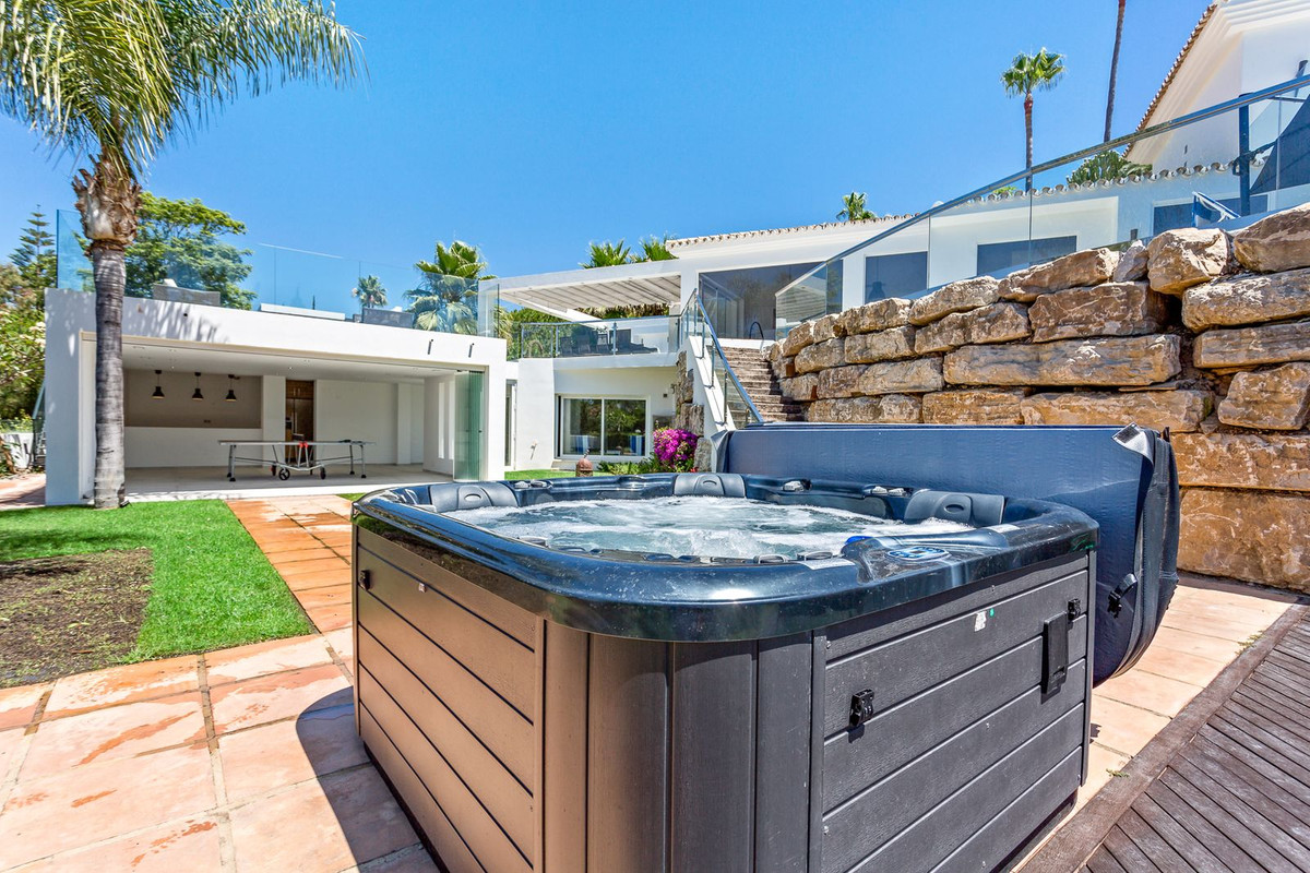 7 Bedroom Villa in Marbella - Photo 8