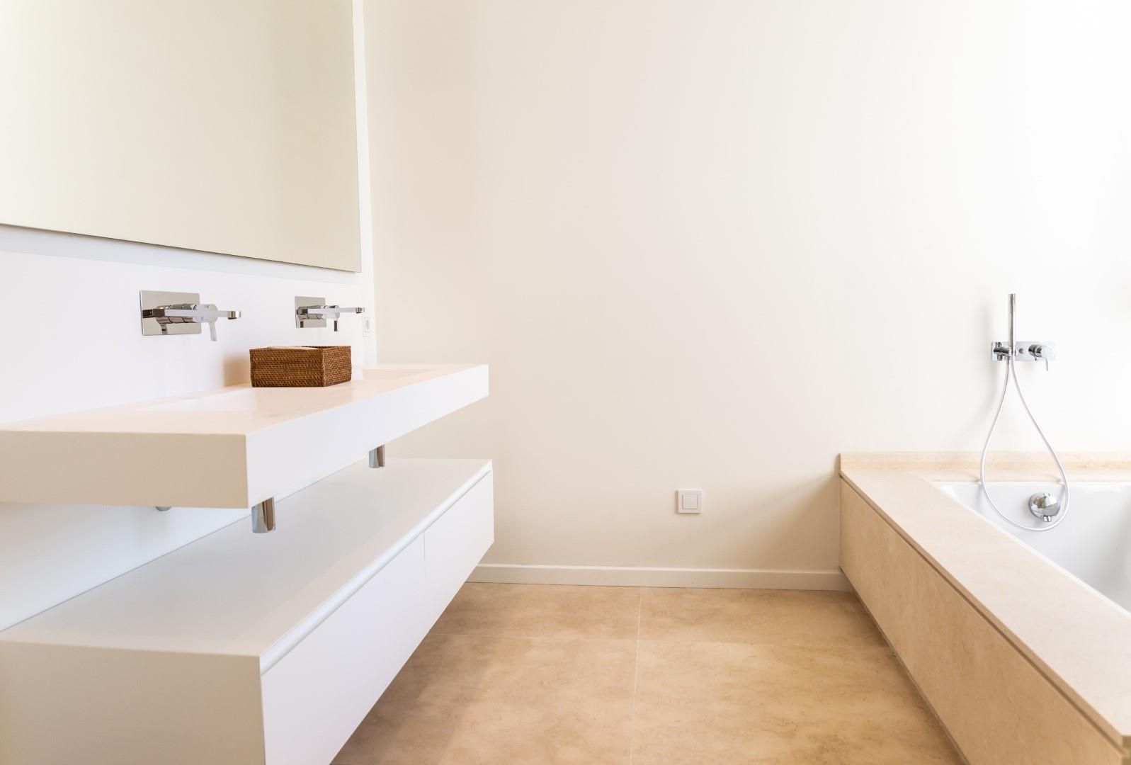 4 Bedroom Apartment in Benahavís - Photo 19