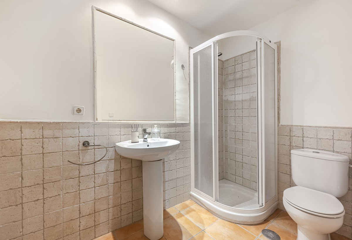 4 Bedroom Townhouse in Marbella - Photo 38