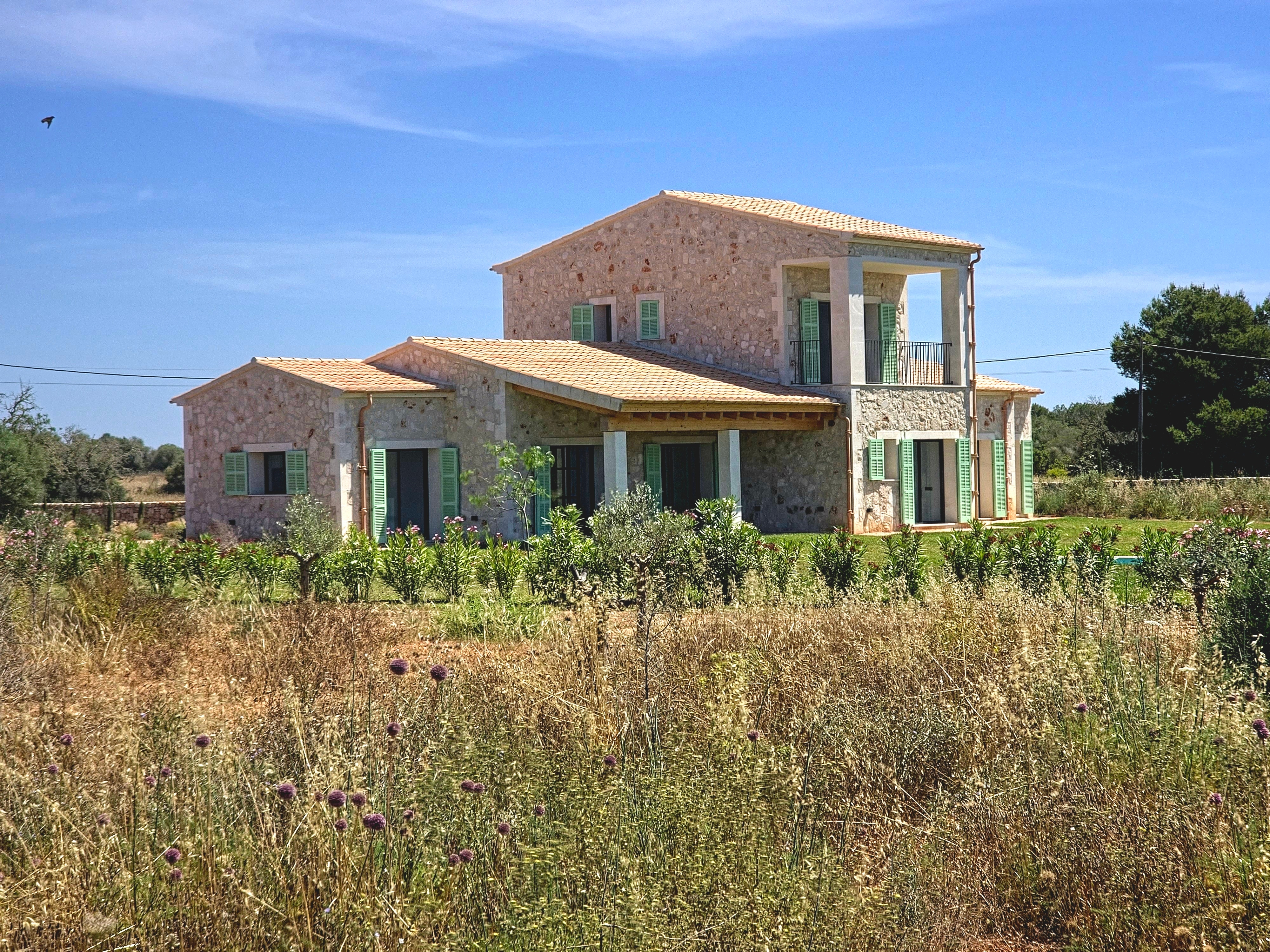 Chalet de 5 dormitorios con piscina en Baleares – Foto 9