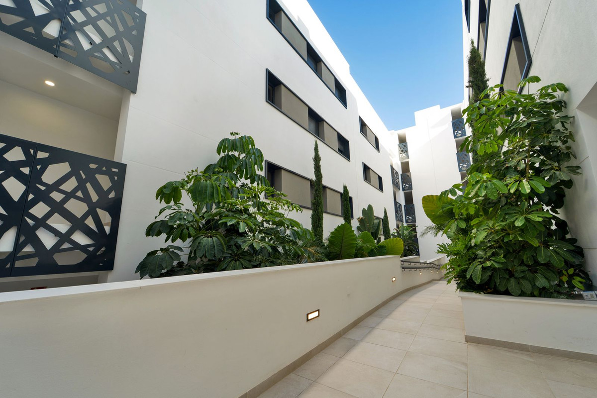 3 Bedroom Apartment in Estepona - Photo 19