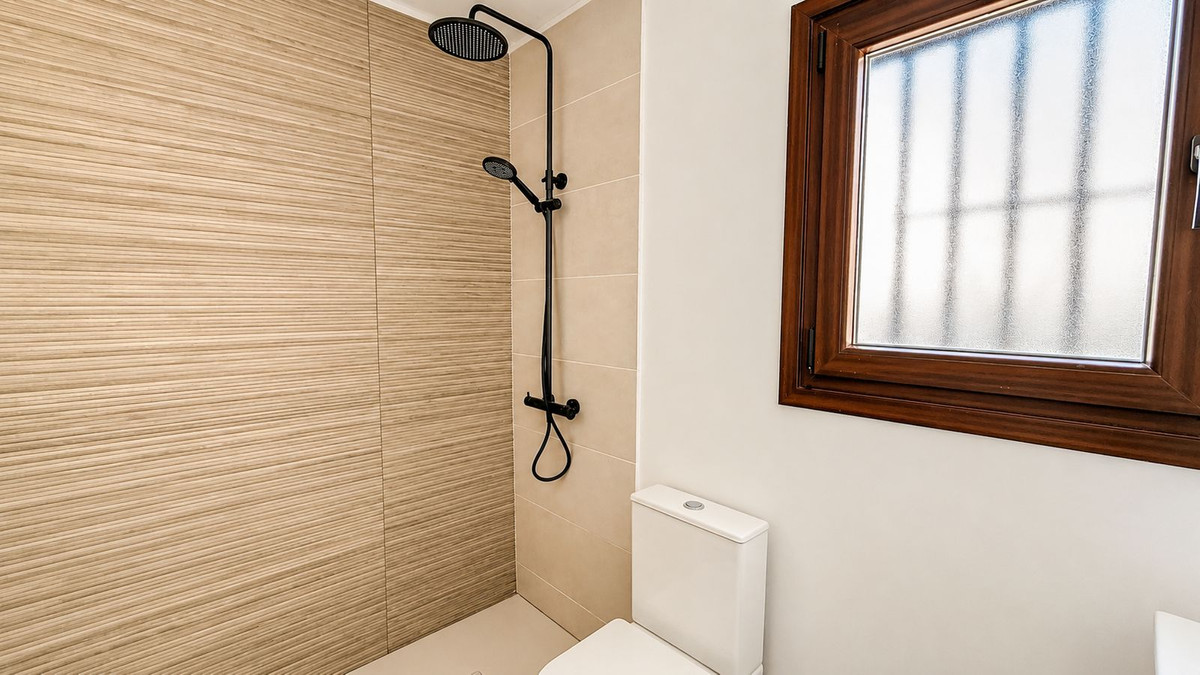 2 Bedroom Villa in Mijas - Photo 11