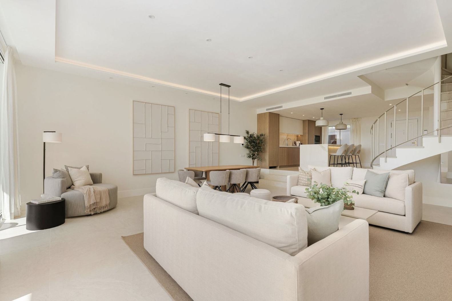 4 Bedroom Townhouse in Benahavís - Photo 18