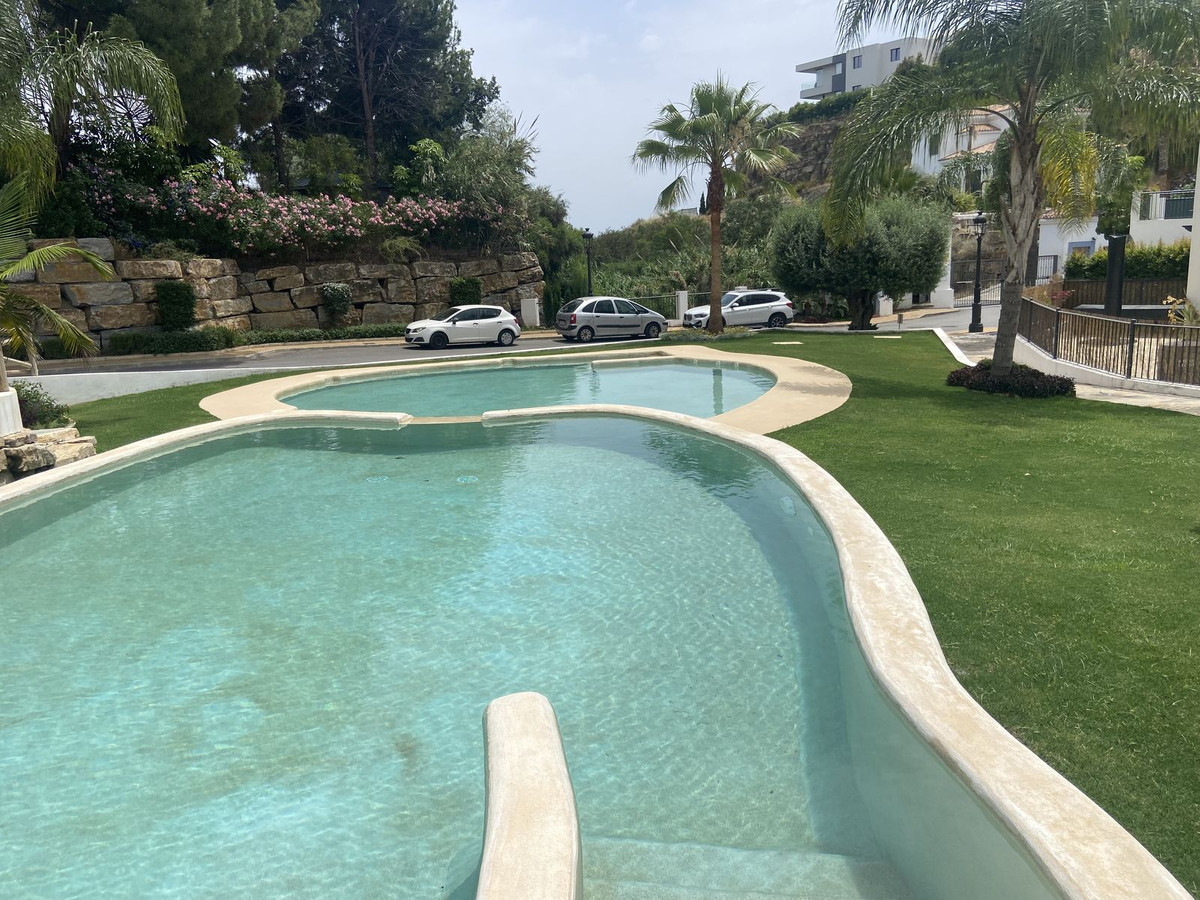3 Bedroom Apartment in Estepona - Photo 10