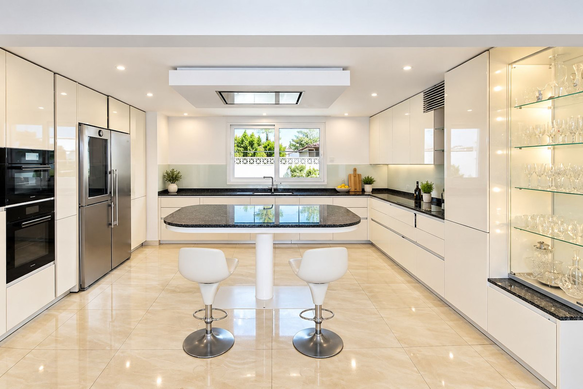 3 Bedroom Villa in Marbella - Photo 7