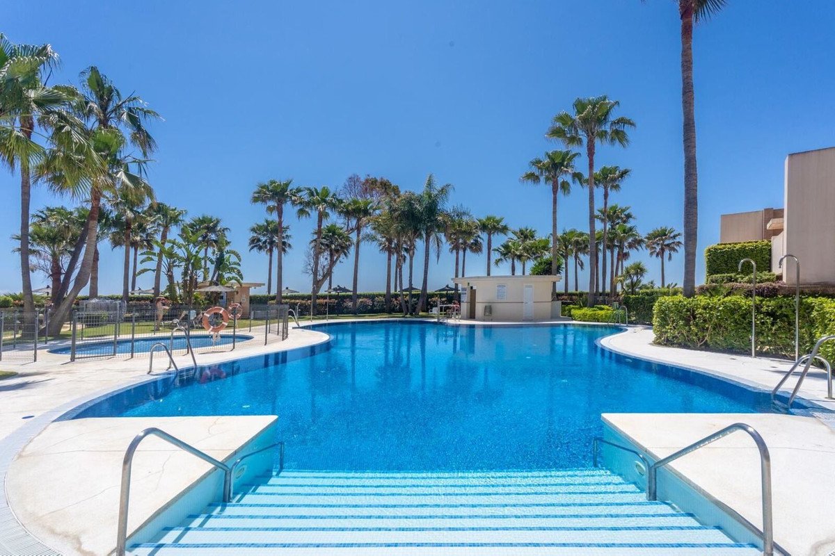 2 Bedroom Penthouse in Estepona - Photo 18
