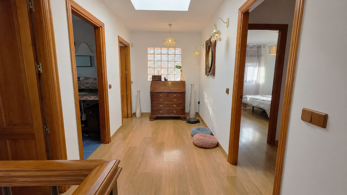 6 Bedroom Villa in Alhaurín de la Torre - Photo 22